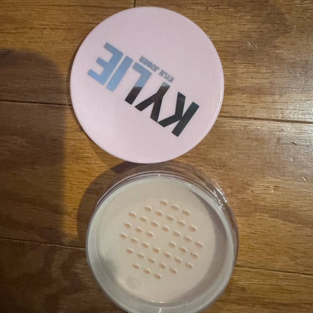 KYLIE Jenner Loose Highlighting Powder - Pink Compact - Picture 4 of 4